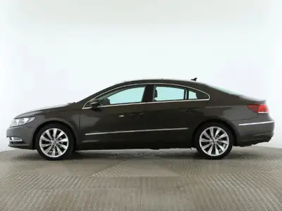 Volkswagen CC 2.0 TDI — Berline élégante, moteur efficient et équipement complet — vista esterna