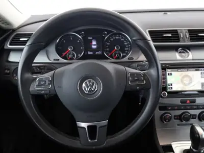 Volkswagen CC 2.0 TDI — Berline élégante, moteur efficient et équipement complet — dettaglio