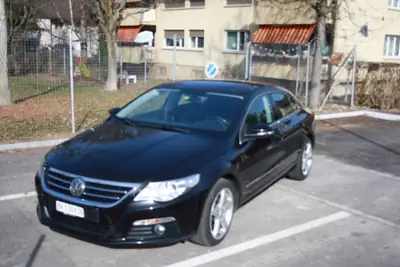 Volkswagen CC 2.0 TDI — Berline élégante, moteur efficient et équipement complet — Miniatura 7