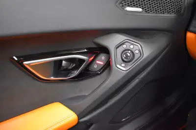 Lamborghini Huracán LP610-4 Spyder DCT — Supercar décapotable, 49 000 km seulement — Miniature 28