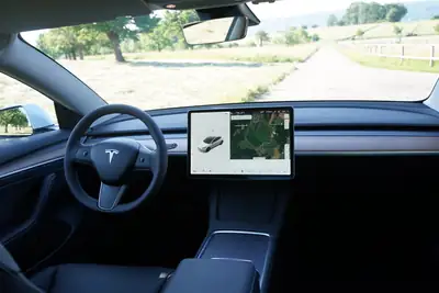 Tesla Model 3 2021 — Électrique performante, 94'000 km, design épuré — vista posteriore