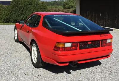Porsche 944 Turbo Cup 1987 — Légende sportive en condition exceptionnelle — fianco