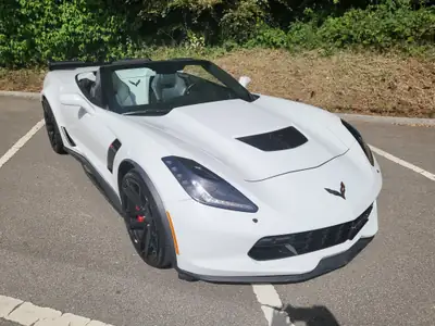 Chevrolet Corvette Convertible Z06 — Légendaire muscle car américain, 660 ch et transmission manuelle — vue extérieure