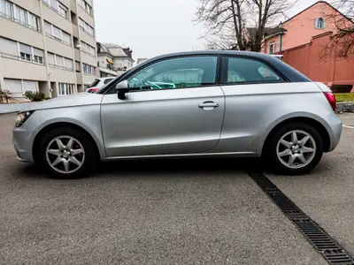 Audi A1 1.6 TDI Ambition — Citadine économique et fiable, 92 500 km — Miniatura 9