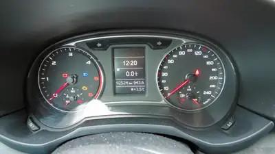 Audi A1 1.6 TDI Ambition — Citadine économique et fiable, 92 500 km — Miniatura 15