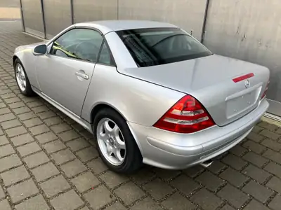 Mercedes-Benz SLK 200 Kompressor 2001 — Roadster élégant, ultra-compacte avec 16'900 km — fianco