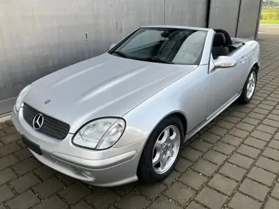 Mercedes-Benz SLK 200 Kompressor 2001 — Roadster élégant, ultra-compacte avec 16'900 km — vista posteriore