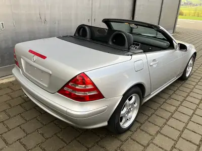 Mercedes-Benz SLK 200 Kompressor 2001 — Roadster élégant, ultra-compacte avec 16'900 km — Miniatura 14