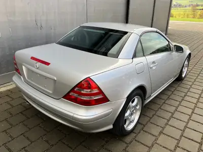 Mercedes-Benz SLK 200 Kompressor 2001 — Roadster élégant, ultra-compacte avec 16'900 km — Miniatura 16