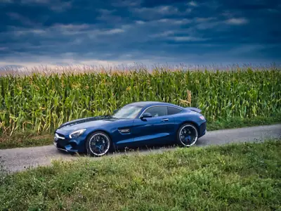 Mercedes-AMG GT Speedshift DCT — Coupé sportif 510 ch, kilométrage minimaliste — vue extérieure