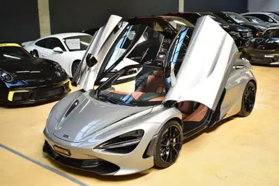 McLaren 720S Coupé Luxury — Supercar britannique 720 ch, premier propriétaire suisse — arrière