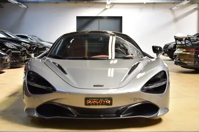 McLaren 720S Coupé Luxury — Supercar britannique 720 ch, premier propriétaire suisse — intérieur