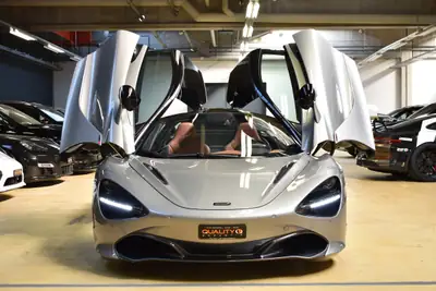 McLaren 720S Coupé Luxury — Supercar britannique 720 ch, premier propriétaire suisse — détail