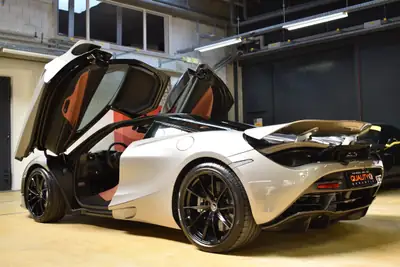 McLaren 720S Coupé Luxury — Supercar britannique 720 ch, premier propriétaire suisse — Miniature 10