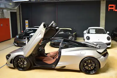 McLaren 720S Coupé Luxury — Supercar britannique 720 ch, premier propriétaire suisse — Miniature 14