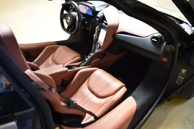 McLaren 720S Coupé Luxury — Supercar britannique 720 ch, premier propriétaire suisse — Miniature 17