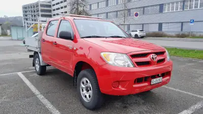 Toyota HI-LUX 2,5 D4D 4x4 — Rarité restaurée, châssis et carrosserie neufs, 100% sans rouille — tableau de bord