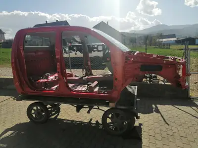 Toyota HI-LUX 2,5 D4D 4x4 — Rarité restaurée, châssis et carrosserie neufs, 100% sans rouille — Miniature 16