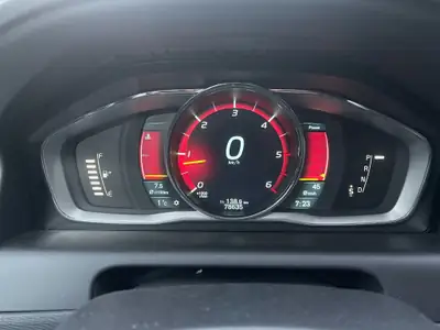 Volvo XC60 D4 AWD Husky — 230 ch, tout-terrain premium, 81 000 km — Miniatura 7