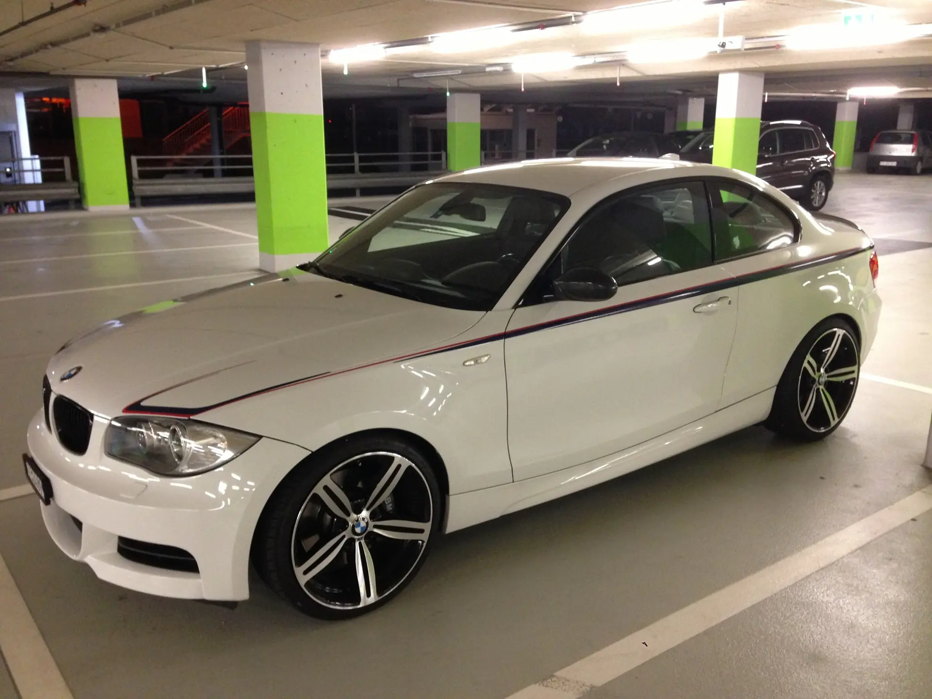 BMW 135i Coupé 2009 — Sportive Compacte, 306 ch et Boîte Courte — vista esterna