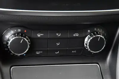 Mercedes-Benz CLA 220 Diesel AMG Line — Coupé élégant, 120'000 km, sans sinistre — Miniatura 13
