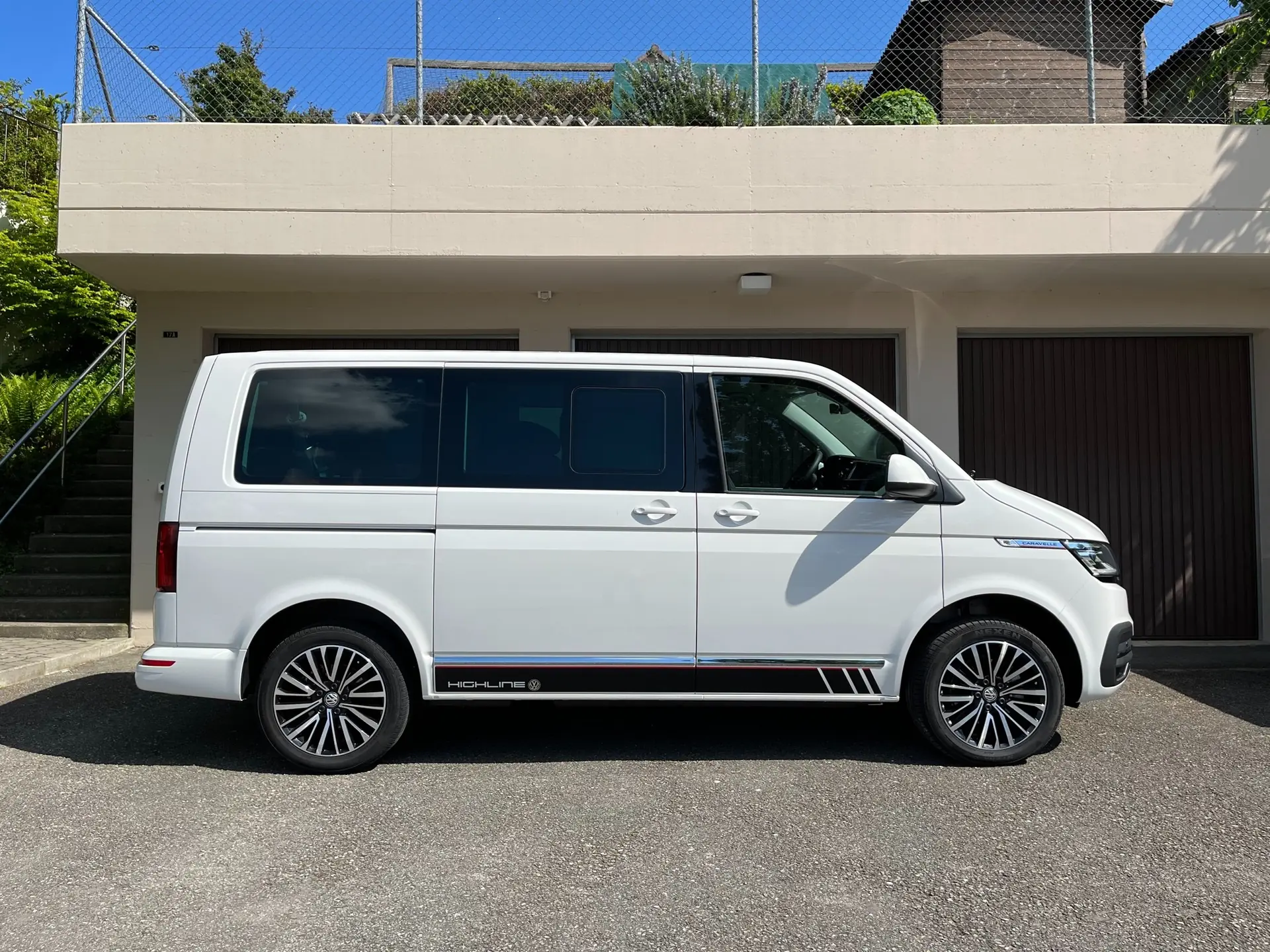 VW T6.1 Caravelle 2.0 TDI Highline — Monospace 8 places, transmission DSG, finition premium — vue extérieure