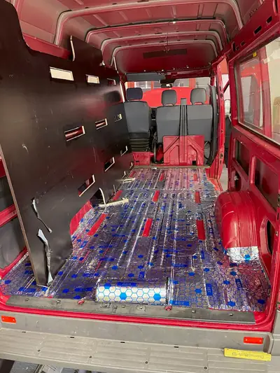 Mercedes-Benz Sprinter 312 D — Utilitaire robuste 9 places, 4x4 Allrad, seulement 54'000 km — Miniature 7