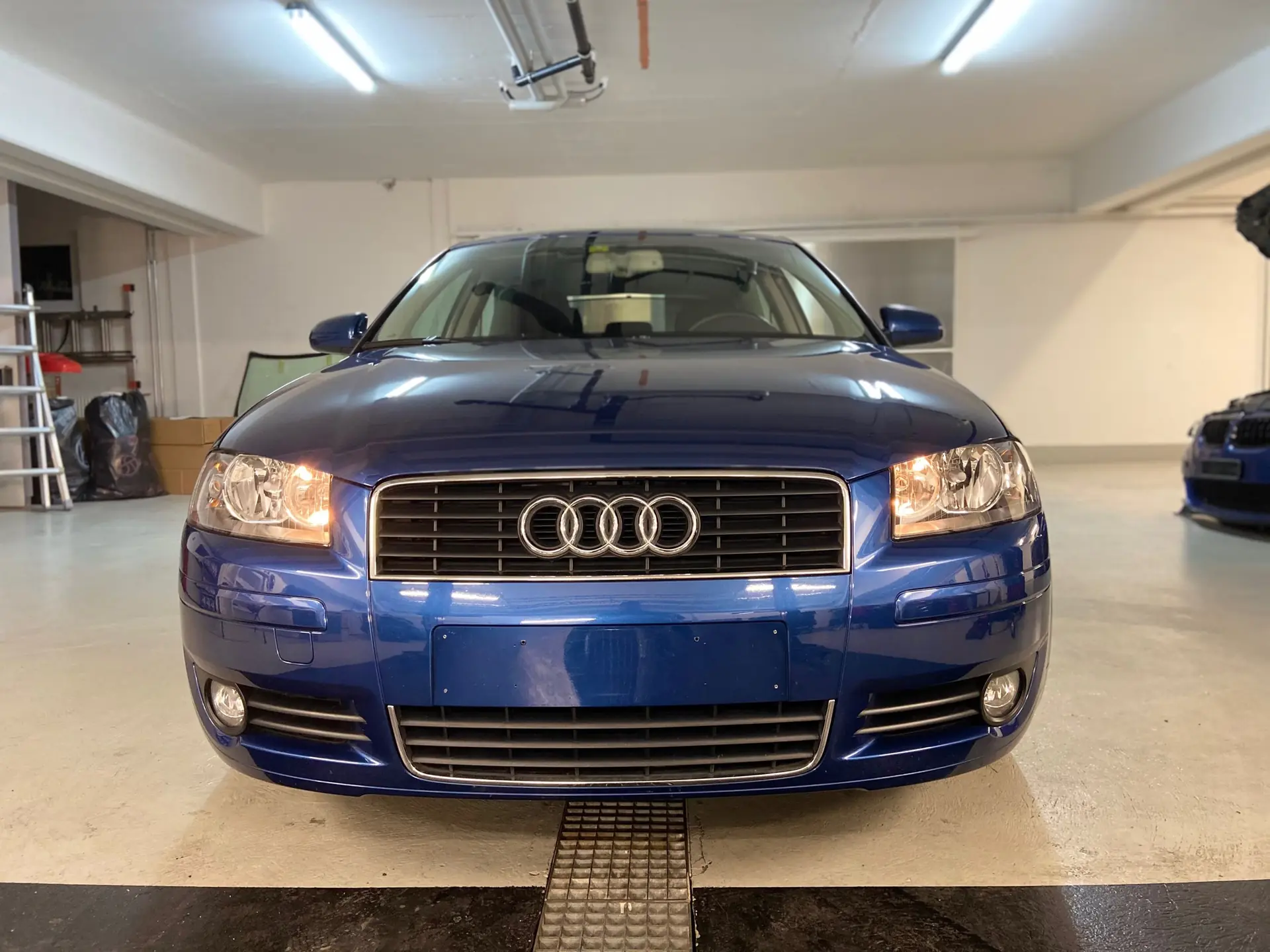 Audi A3 2.0 FSI Ambiente — Coupé sportif 3 portes, 150 ch et seulement 82 000 km — Außenansicht