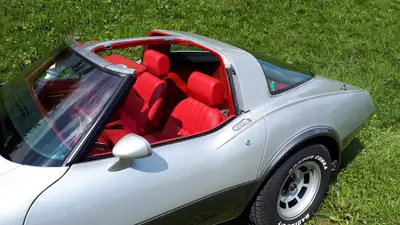 Chevrolet Corvette 25 Anniversary 1978 — Légende américaine restaurée, moteur 5.7L — interni