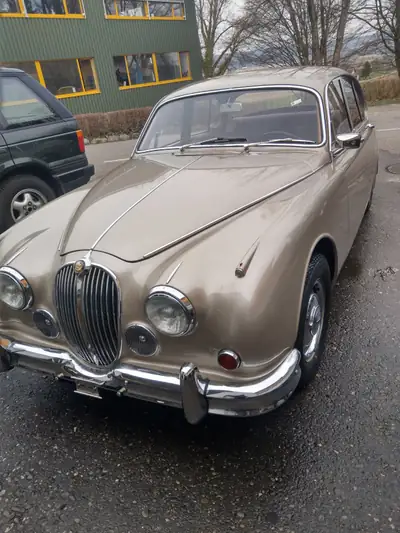 Jaguar MK 2 2,4 — Berline britannique mythique de 1968, élégance rétro authentique — vista esterna