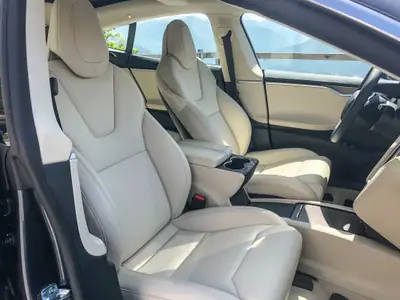 Tesla Model S 100 D — Berline électrique haute performance, AWD et Autopilot — interni