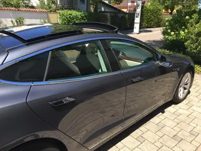 Tesla Model S 100 D — Berline électrique haute performance, AWD et Autopilot — Miniatura 9