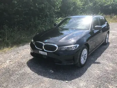 BMW 330e xDrive Touring Steptronic — Hybride rechargeable, 7000 km seulement — Heckansicht