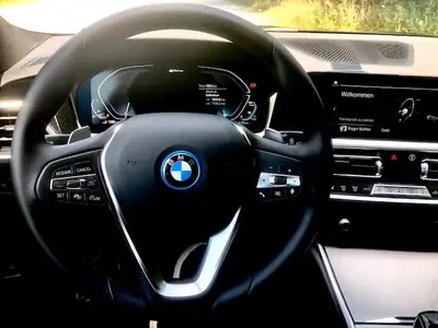 BMW 330e xDrive Touring Steptronic — Hybride rechargeable, 7000 km seulement — Detail