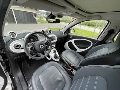 Smart Forfour Prime 2015 — Citadine compacte et économe, 75'000 km — vista posteriore