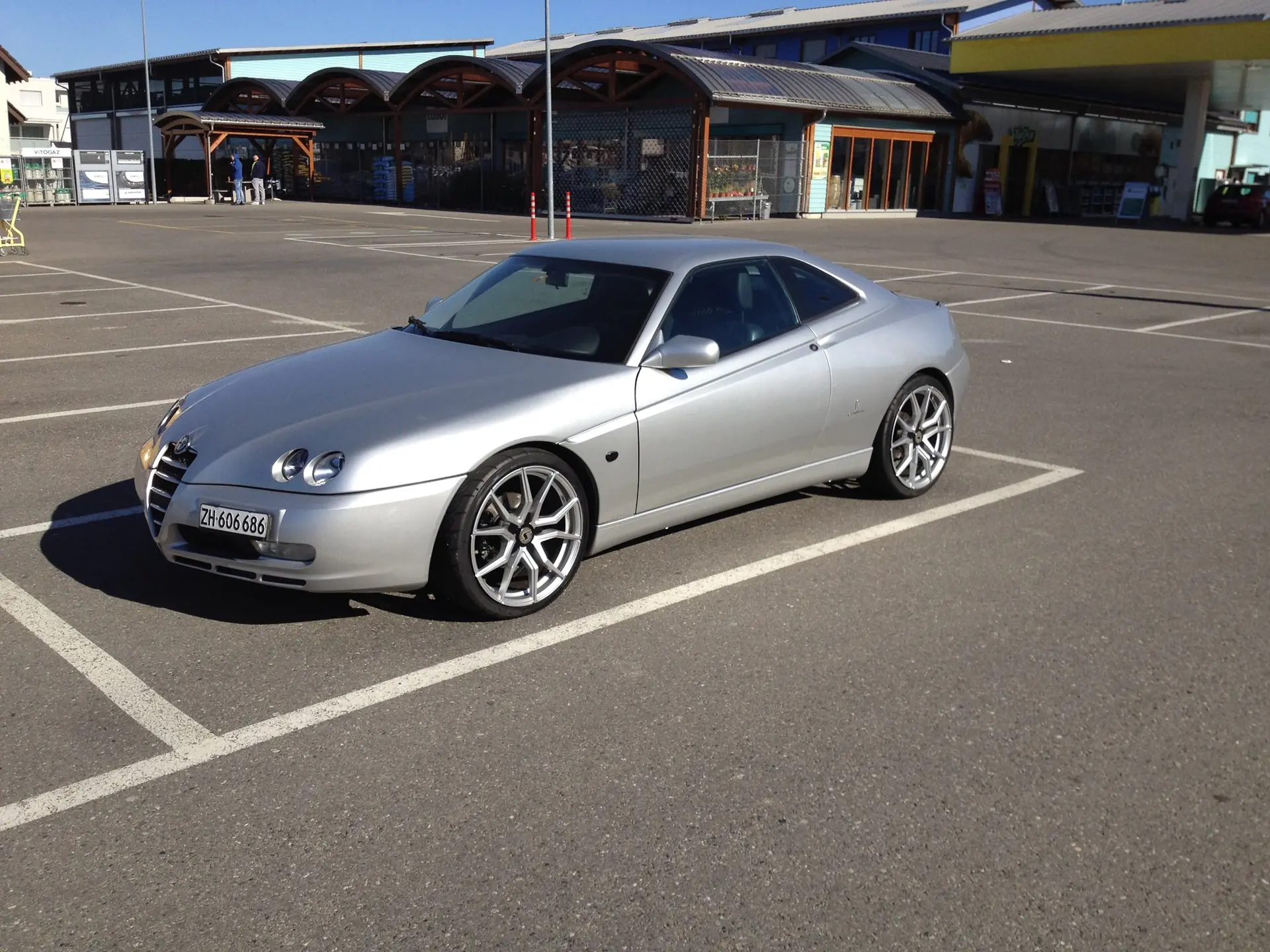 Alfa Romeo GTV 2.0 JTS — Coupé sportif restauré, freins EBC et suspensions NOVITEC — vue extérieure