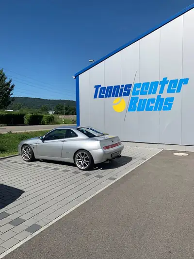 Alfa Romeo GTV 2.0 JTS — Coupé sportif restauré, freins EBC et suspensions NOVITEC — côté