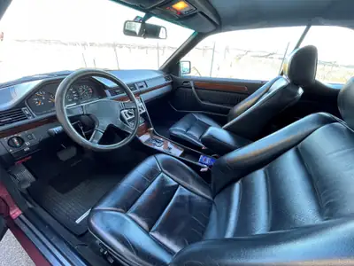 Mercedes-Benz 230 CE — Coupé sportif des années 90, ligne classique intemporelle — Miniatur 9