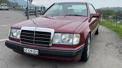Mercedes-Benz 230 CE — Coupé sportif des années 90, ligne classique intemporelle — Miniatur 7