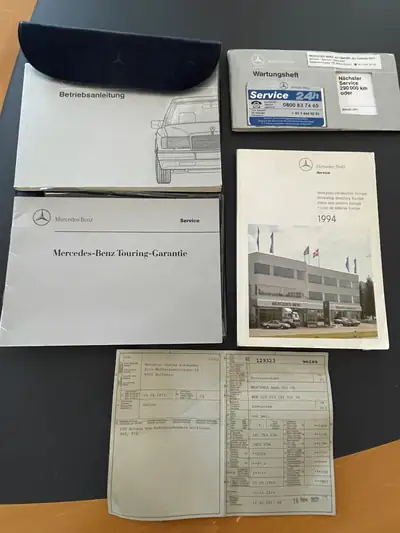 Mercedes-Benz 230 CE — Coupé sportif des années 90, ligne classique intemporelle — Miniatur 16