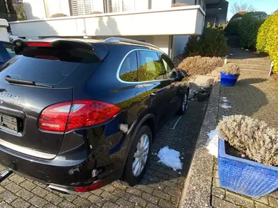Porsche Cayenne S — SUV sportif de prestige, 400 ch et équipement premium — side view