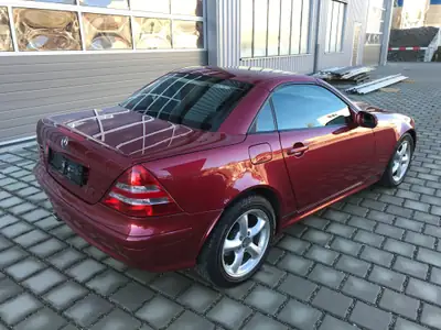 Mercedes-Benz SLK 200 Kompressor — Roadster sportif compressé, 47'000 km seulement — fianco