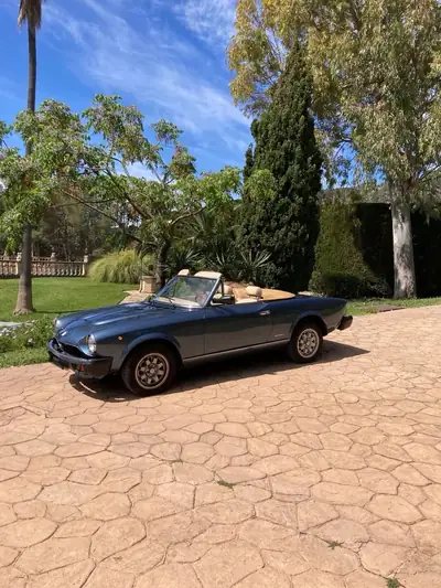 FIAT 124 Spider — Cabriolet de légende 1985, moteur 2.0 essence, sans sinistre — Außenansicht