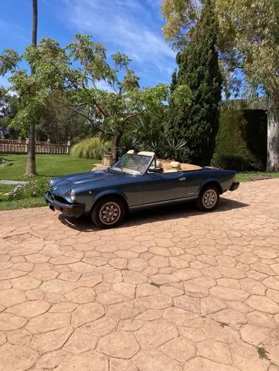 FIAT 124 Spider — Cabriolet de légende 1985, moteur 2.0 essence, sans sinistre — Miniatur 14