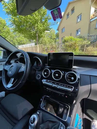 Mercedes-Benz C 180 — Élégance berline avec moteur efficient et 100 000 km — vue extérieure