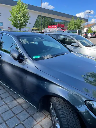 Mercedes-Benz C 180 — Élégance berline avec moteur efficient et 100 000 km — détail