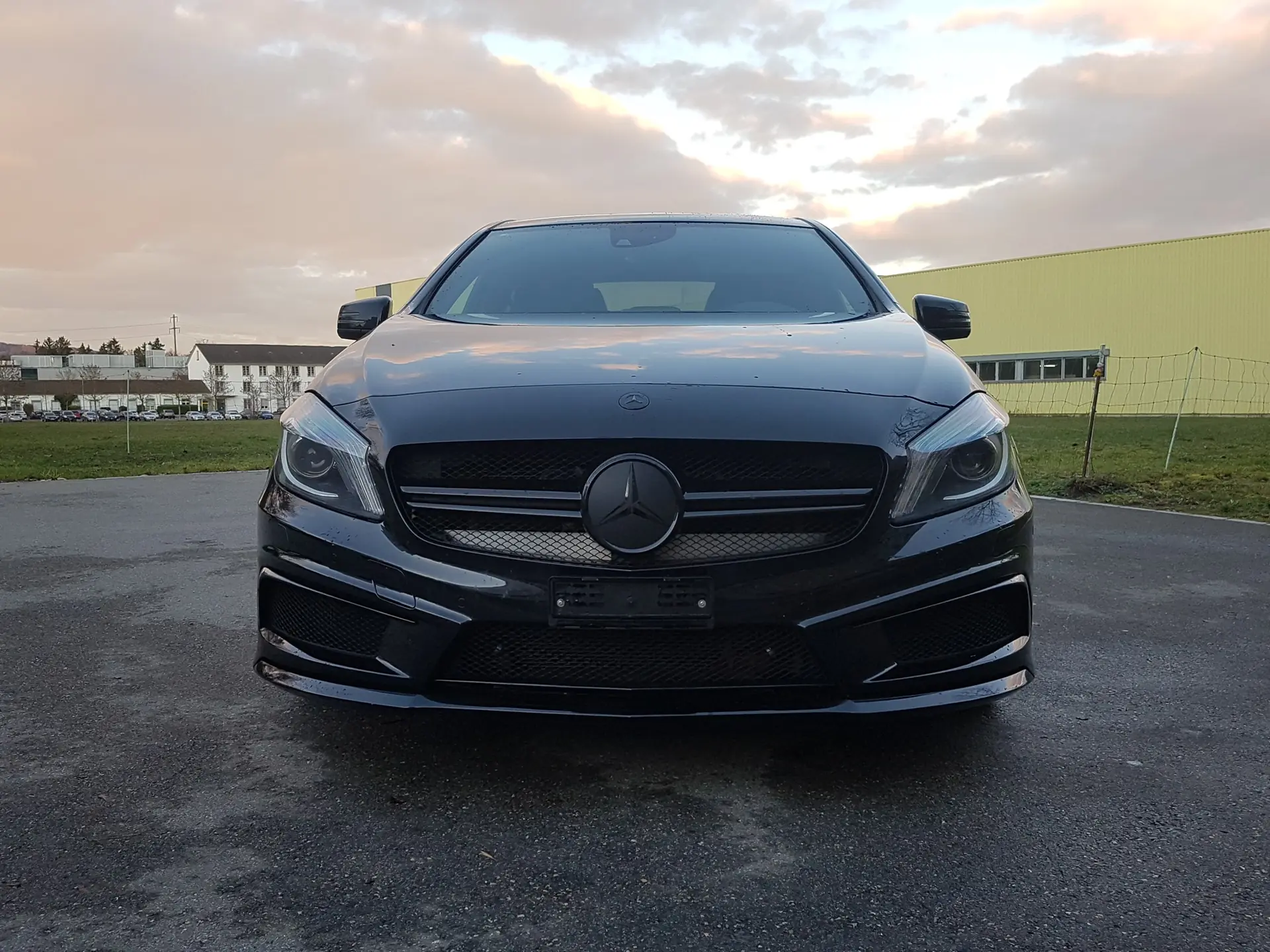 Mercedes-Benz A 45 AMG 4Matic — 360 ch, performance et élégance germanique — Außenansicht