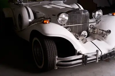 Excalibur Roadster Phaeton IV 1983 — Légende cabriolet avec seulement 4'640 km originaux — Seitenansicht