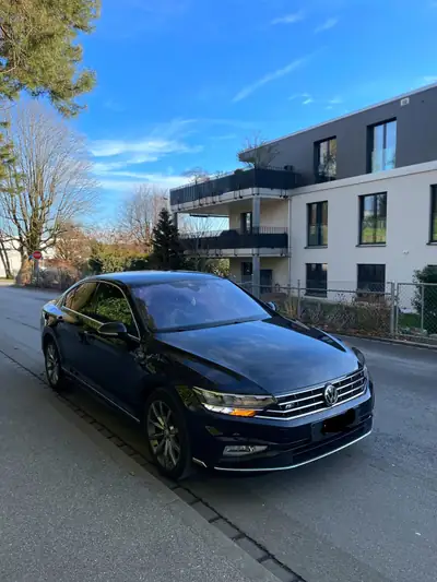 VW Passat TSI 2.0 R-Line — Berline premium 190 ch, état impeccable — côté