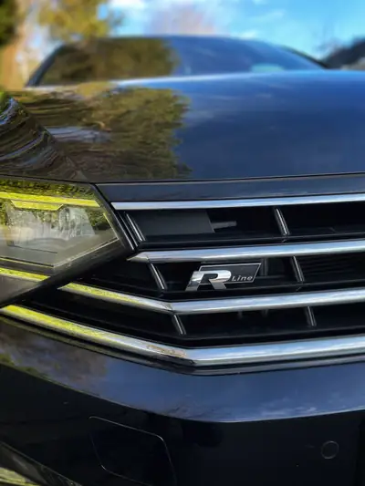 VW Passat TSI 2.0 R-Line — Berline premium 190 ch, état impeccable — intérieur